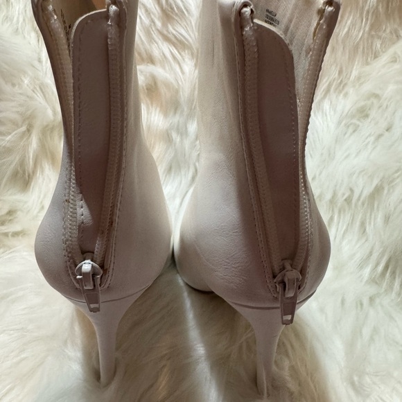 JustFab White Heeled Boots Sleek Design - Picture 3 of 9